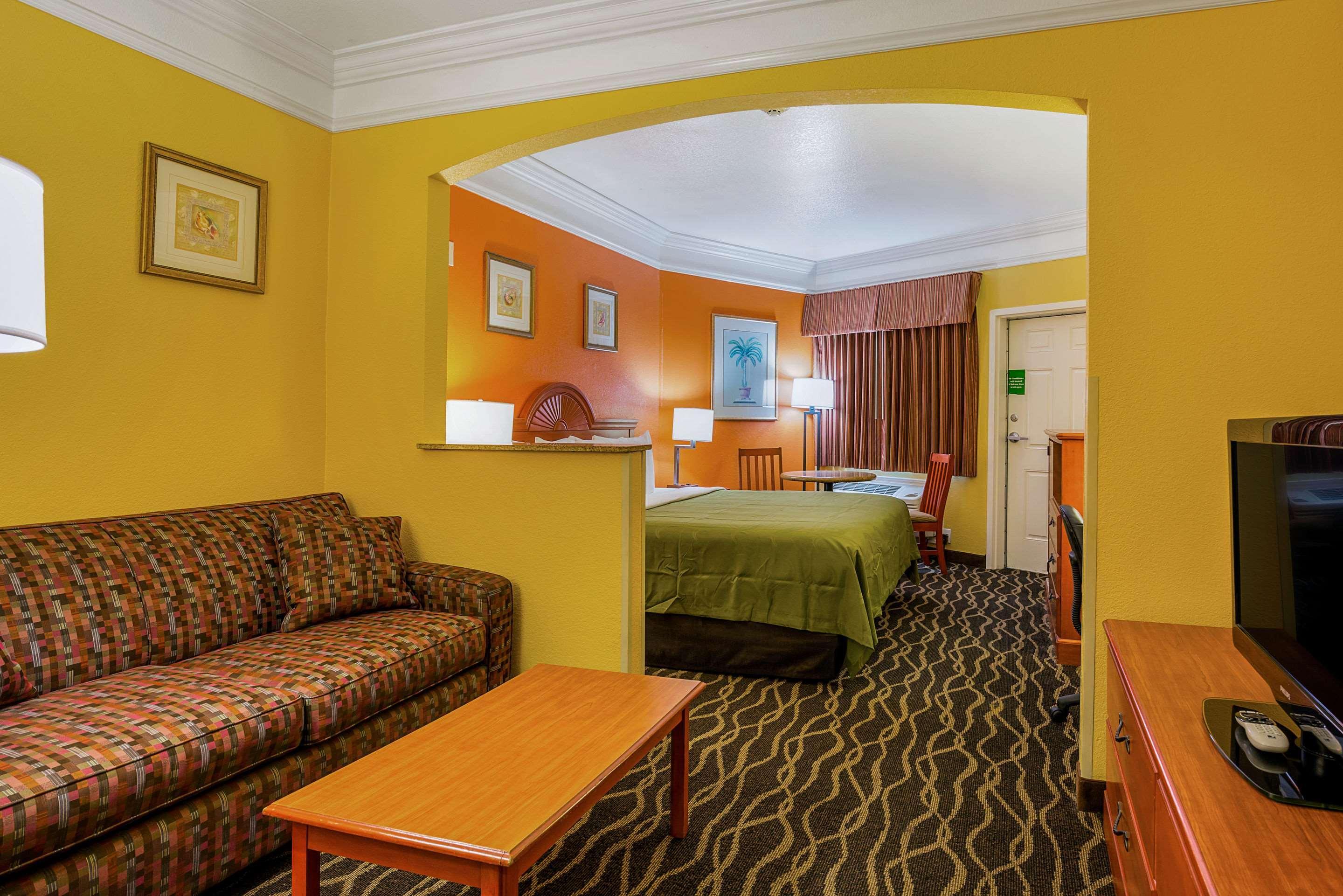 Quality Inn & Suites Galveston - Beachfront Exterior foto